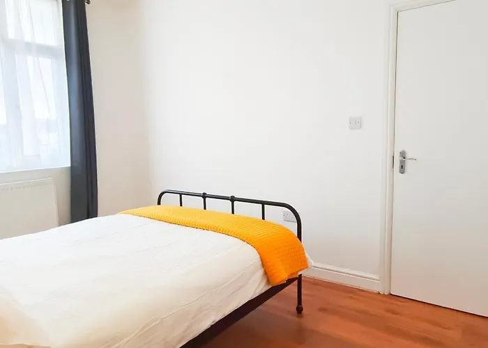 Acacia Flat 189 In Wembley